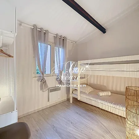 Mazet T3 Duplex 4 Pers Avec Terrasse Résidence Avec Piscine A Pramousquier * Le Lavandou